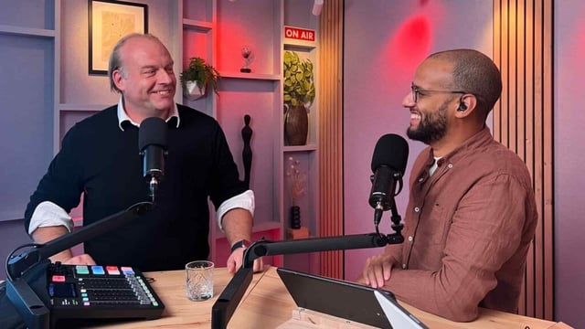Chris Neddermeijer, medeoprichter van Nétive VMS, tijdens de opname van de ZiPtalk-podcast van ZiPconomy over Statement of Work en resultaatgericht werke