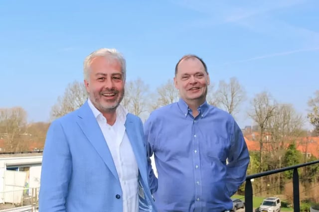 Patrick Tiessen en Mikael Lindmark samen buiten